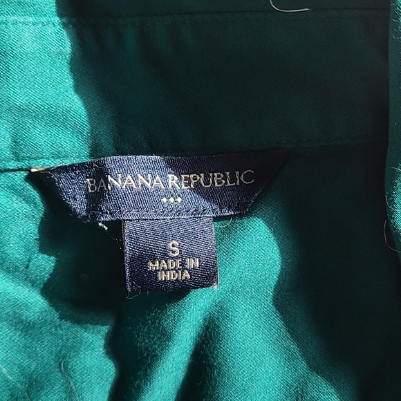 3/$20 Emerald green button down shirt - Picture 2 of 3